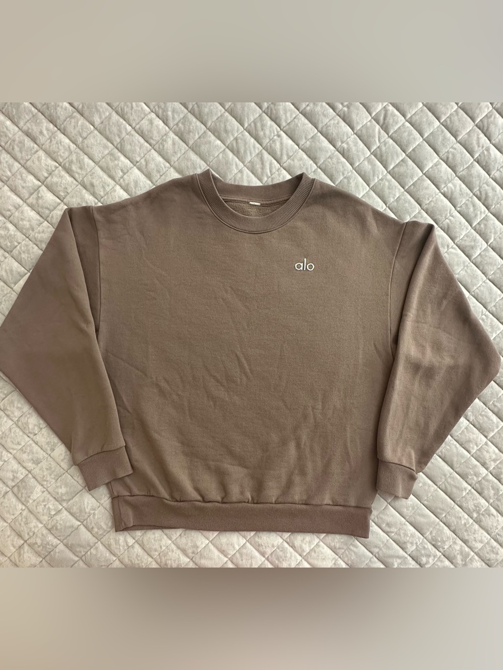 Alo Accolade Crewneck Mushroom - Picture 2 of 3